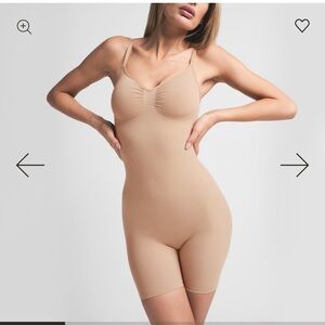 NEW Skims Shapewear Seamless Tan Bodysuit
